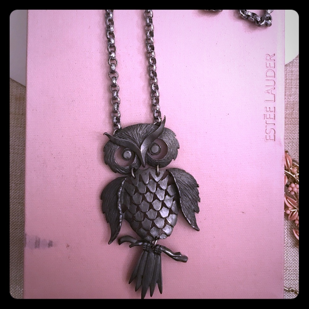 Metal vintage Owl necklace
